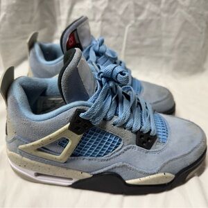 Nike Air Jordan 4 Retro University Blue UNC Size 5.5 Youth (Size 7 Women's)
